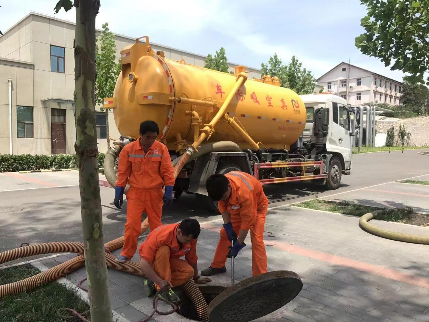 涞源化粪池清理与5-8吨吸粪车施工效率分析